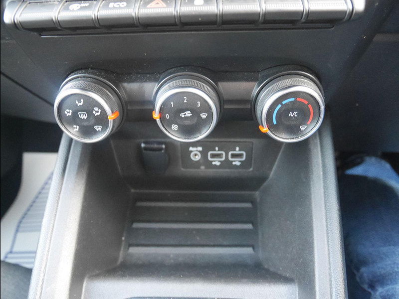 Renault Clio 1.0 TCe Iconic Hatchback 5dr Petrol Manual Euro 6 (s/s) (100 ps) 5dr Manual 2025