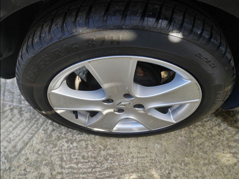 Renault Clio 1.2 16V Dynamique Nav Hatchback 5dr Petrol Manual Euro 6 (75 ps) 5dr Manual 2025