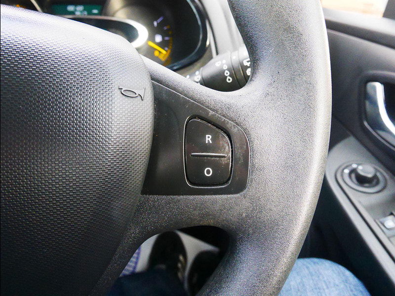 Renault Clio 1.2 16V Expression + Hatchback 5dr Petrol Manual Euro 5 (75 ps) 5dr Manual 2025