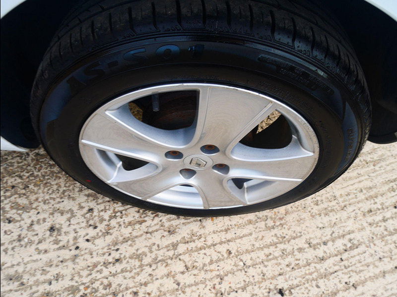 Renault Clio 1.2 16V Expression + Hatchback 5dr Petrol Manual Euro 5 (75 ps) 5dr Manual 2025