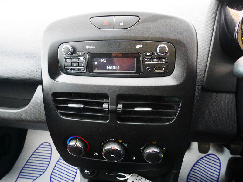 Renault Clio 1.2 16V Expression + Hatchback 5dr Petrol Manual Euro 5 (75 ps) 5dr Manual 2025