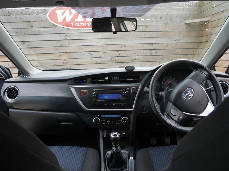 Toyota Auris 1.4 D-4D Active Hatchback 5dr Diesel Manual Euro 5 (s/s) (90 ps) 5dr Manual 2026