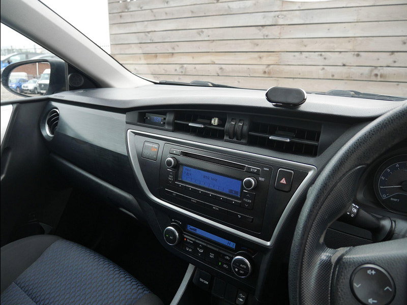 Toyota Auris 1.4 D-4D Active Hatchback 5dr Diesel Manual Euro 5 (s/s) (90 ps) 5dr Manual 2026