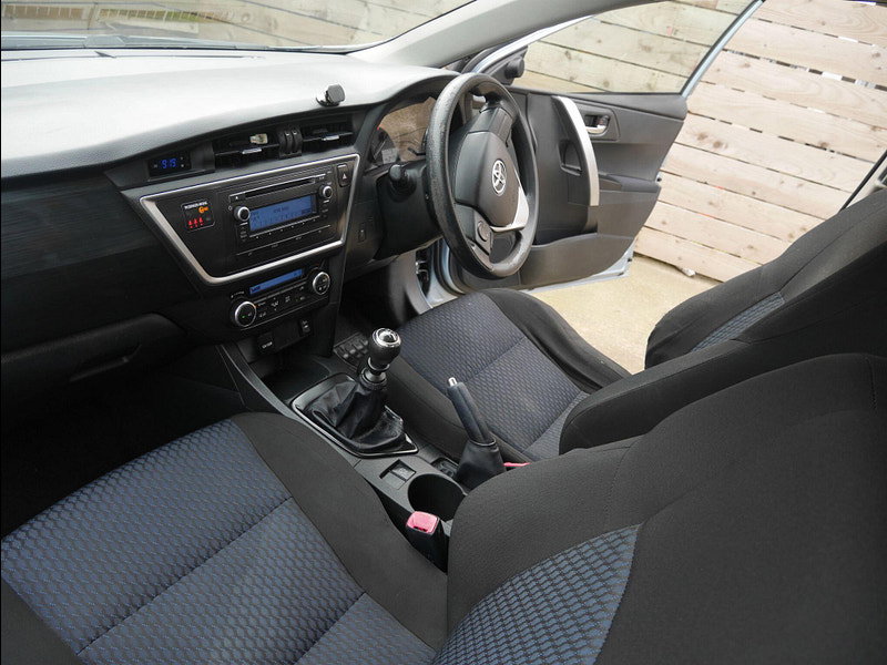 Toyota Auris 1.4 D-4D Active Hatchback 5dr Diesel Manual Euro 5 (s/s) (90 ps) 5dr Manual 2026