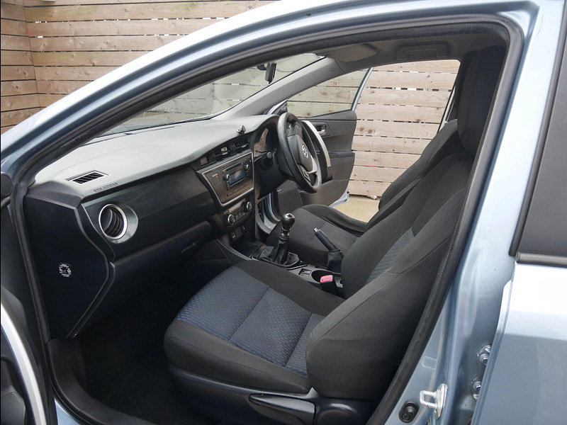 Toyota Auris 1.4 D-4D Active Hatchback 5dr Diesel Manual Euro 5 (s/s) (90 ps) 5dr Manual 2026