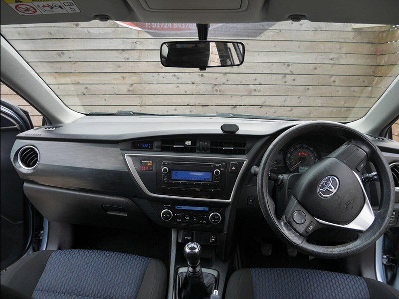 Toyota Auris 1.4 D-4D Active Hatchback 5dr Diesel Manual Euro 5 (s/s) (90 ps) 5dr Manual 2026