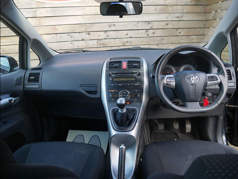 Toyota Auris 1.6 V-Matic TR Hatchback 5dr Petrol Manual Euro 5 (132 ps) 5dr Manual 2025