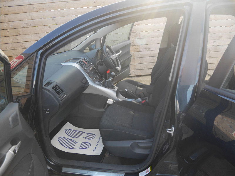 Toyota Auris 1.6 V-Matic TR Hatchback 5dr Petrol Manual Euro 5 (132 ps) 5dr Manual 2025