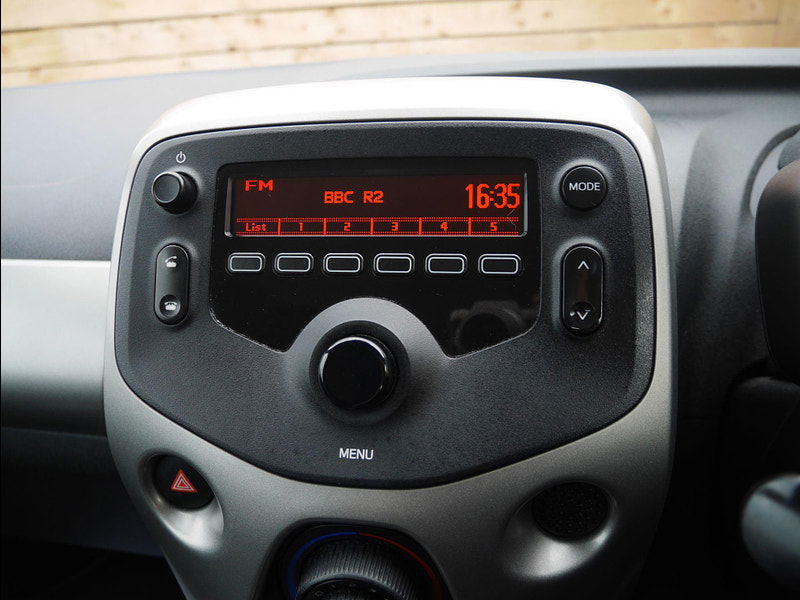 Toyota Aygo 1.0 VVT-i x-play Euro 5 3dr Euro 5 3dr Manual 2025