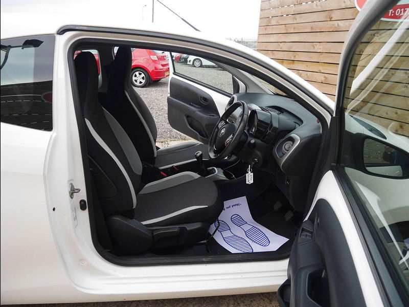 Toyota Aygo 1.0 VVT-i x-play Euro 5 3dr Euro 5 3dr Manual 2025