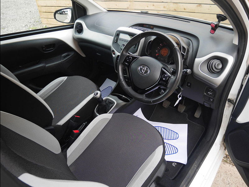 Toyota Aygo 1.0 VVT-i x-play Euro 5 3dr Euro 5 3dr Manual 2025