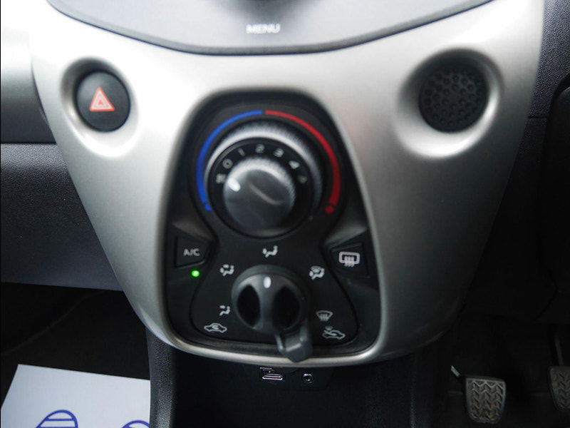 Toyota Aygo 1.0 VVT-i x-play Euro 5 3dr Euro 5 3dr Manual 2025