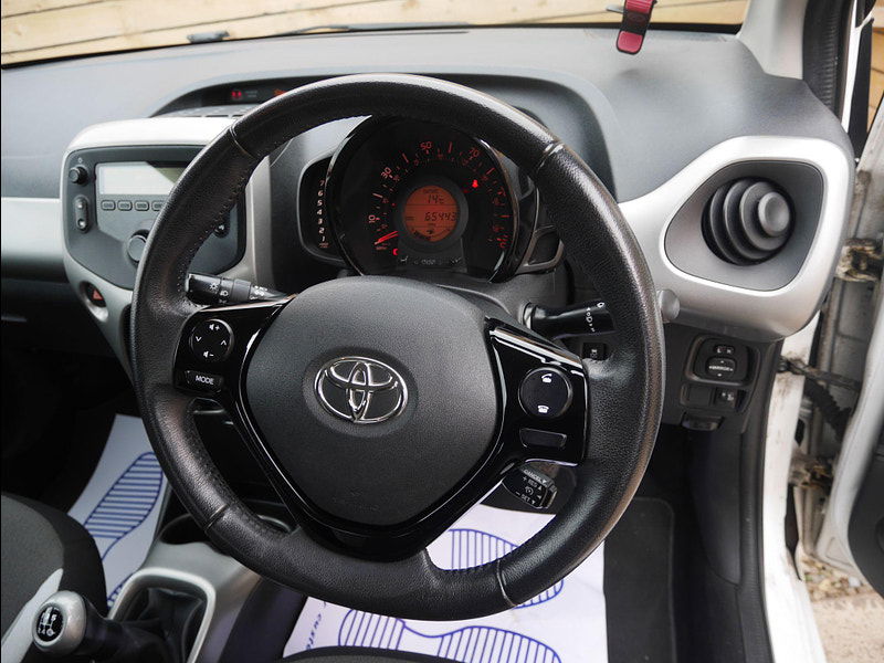 Toyota Aygo 1.0 VVT-i x-play Euro 5 3dr Euro 5 3dr Manual 2025