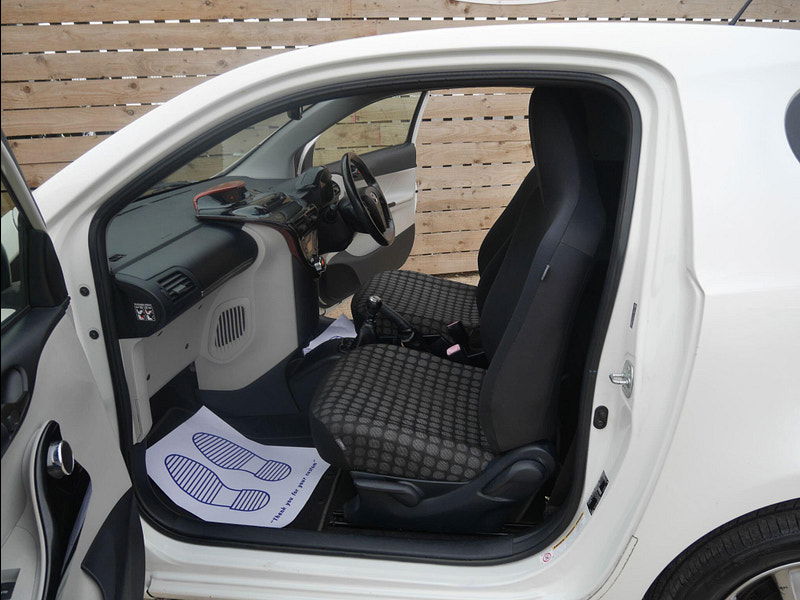 Toyota IQ 1.0 VVT-i 2 Euro 5 3dr 3dr Manual 2025