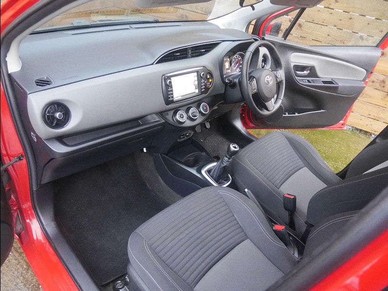 Toyota Yaris 1.5 VVT-i Icon Tech Hatchback 5dr Petrol Manual Euro 6 (111 ps) 5dr Manual 2026