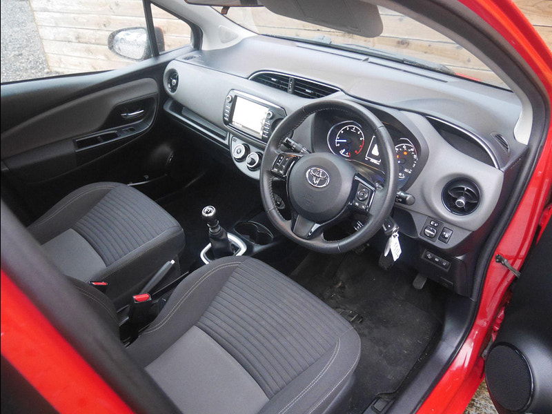 Toyota Yaris 1.5 VVT-i Icon Tech Hatchback 5dr Petrol Manual Euro 6 (111 ps) 5dr Manual 2026