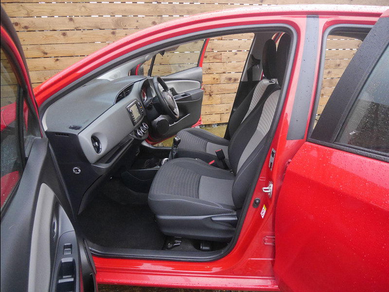 Toyota Yaris 1.5 VVT-i Icon Tech Hatchback 5dr Petrol Manual Euro 6 (111 ps) 5dr Manual 2026