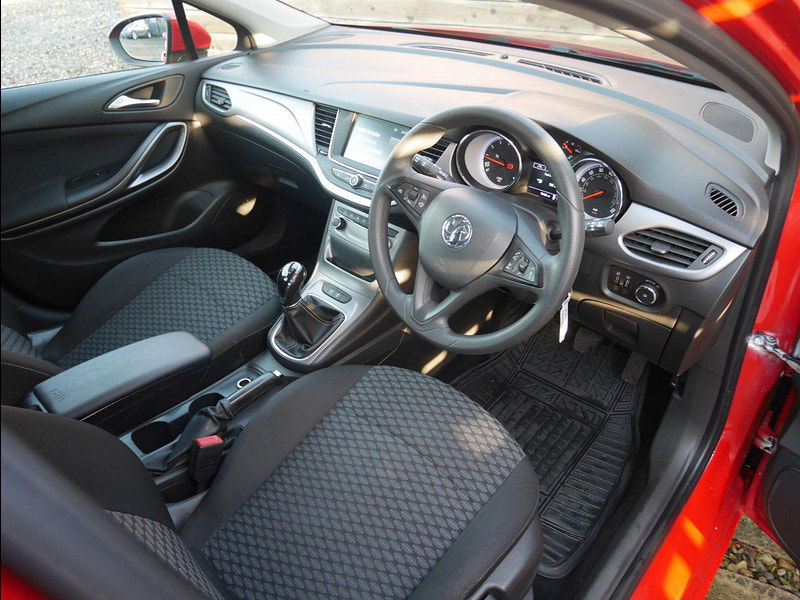 Vauxhall Astra 1.0i Turbo ecoFLEX Design Hatchback 5dr Petrol Manual Euro 6 (s/s) (105 ps) 5dr Manual 2025