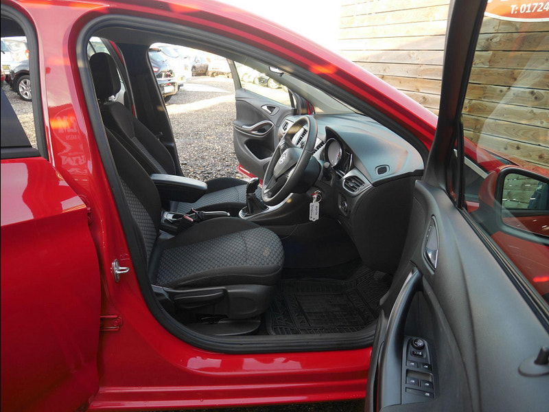Vauxhall Astra 1.0i Turbo ecoFLEX Design Hatchback 5dr Petrol Manual Euro 6 (s/s) (105 ps) 5dr Manual 2025