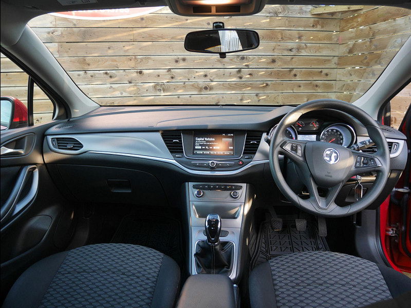Vauxhall Astra 1.0i Turbo ecoFLEX Design Hatchback 5dr Petrol Manual Euro 6 (s/s) (105 ps) 5dr Manual 2025