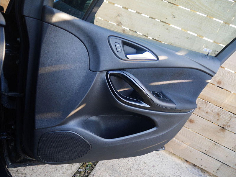 Vauxhall Astra 1.0i Turbo ecoTEC SRi Nav Euro 6 (s/s) 5dr 5dr Manual 2025
