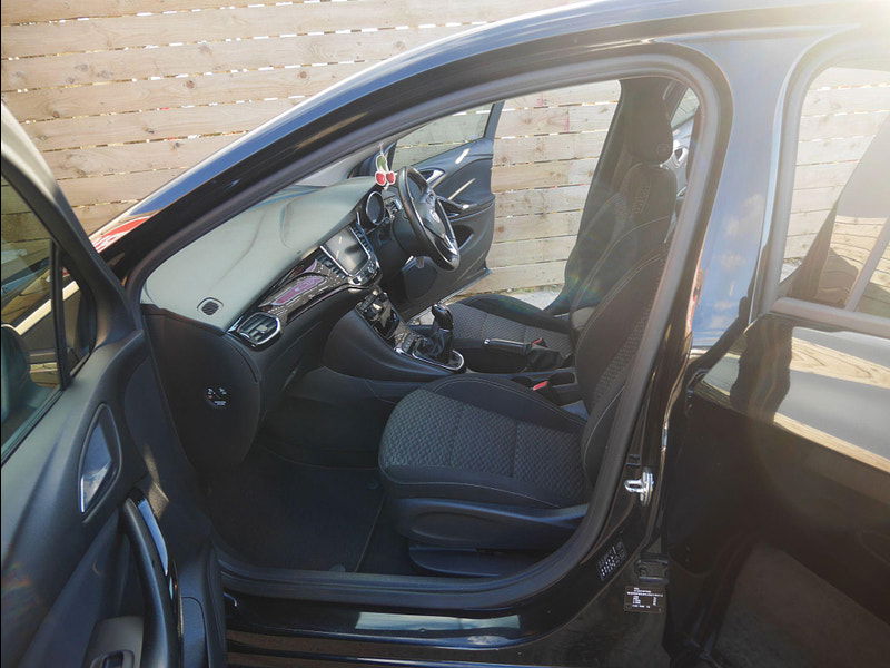 Vauxhall Astra 1.0i Turbo ecoTEC SRi Nav Euro 6 (s/s) 5dr 5dr Manual 2025