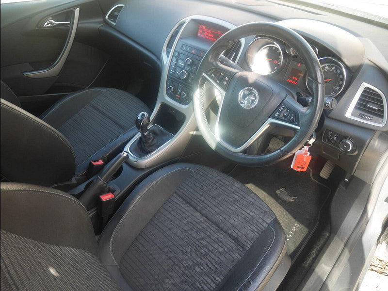 Vauxhall Astra 1.4 16v Excite Hatchback 5dr Petrol Manual Euro 5 (100 ps) 5dr Manual 2026
