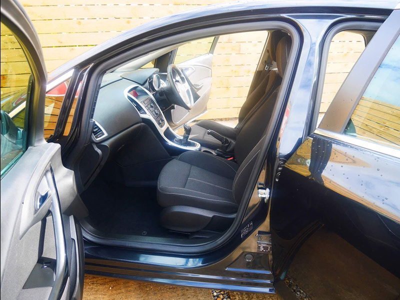 Vauxhall Astra 1.4 16v SRi Euro 5 5dr 5dr Manual 2024