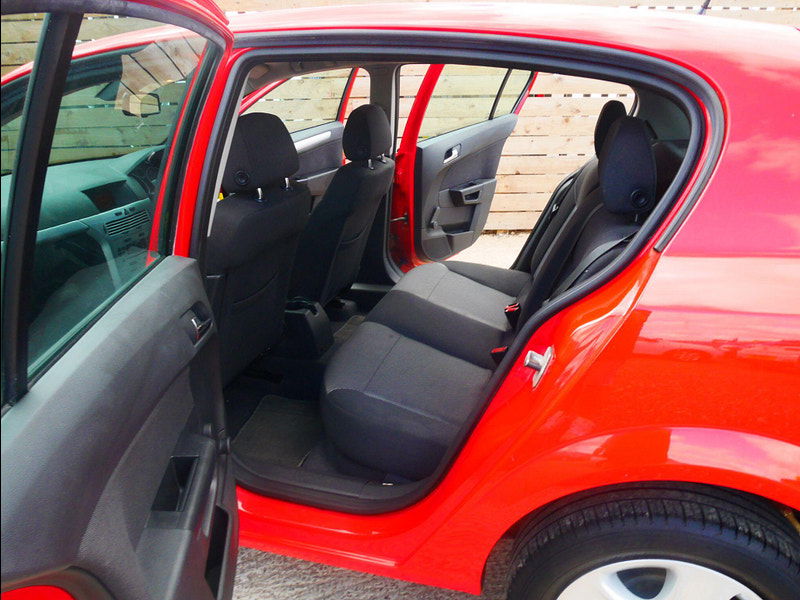 Vauxhall Astra 1.4i 16v Active 5dr 5dr Manual 2025