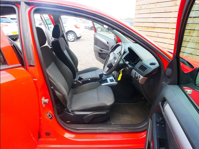 Vauxhall Astra 1.4i 16v Active 5dr 5dr Manual 2025