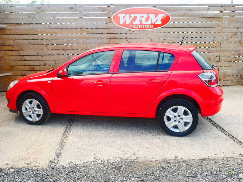 Vauxhall Astra 1.4i 16v Active 5dr 5dr Manual 2025