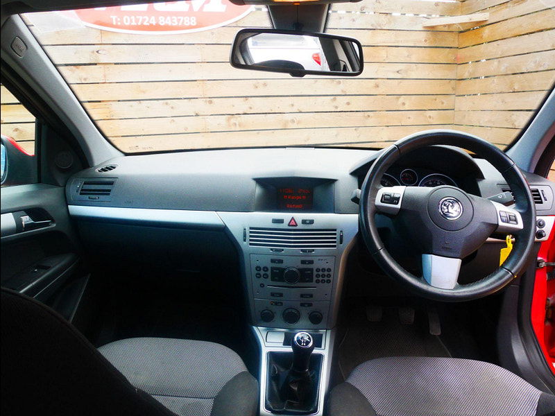 Vauxhall Astra 1.4i 16v Active 5dr 5dr Manual 2025