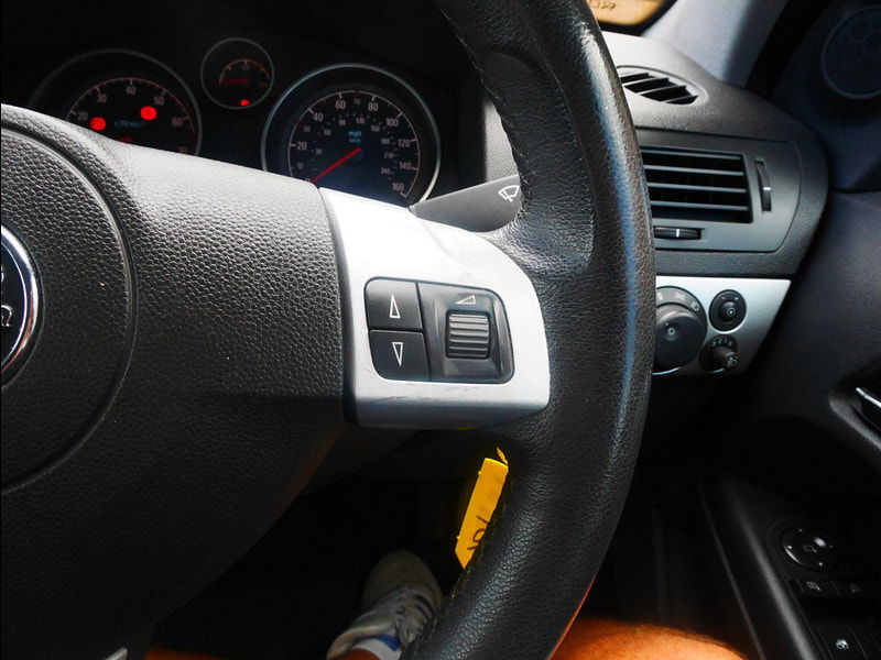 Vauxhall Astra 1.4i 16v Active 5dr 5dr Manual 2025