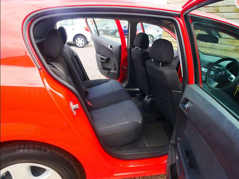 Vauxhall Astra 1.4i 16v Active 5dr 5dr Manual 2025