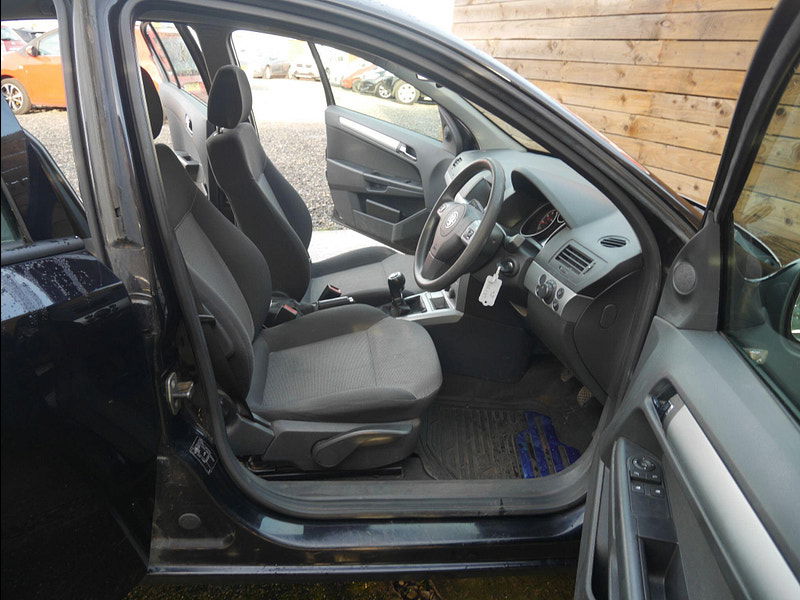 Vauxhall Astra 1.4i 16v Club Hatchback 5dr Petrol Manual (146 g/km, 89 bhp) 5dr Manual 2026