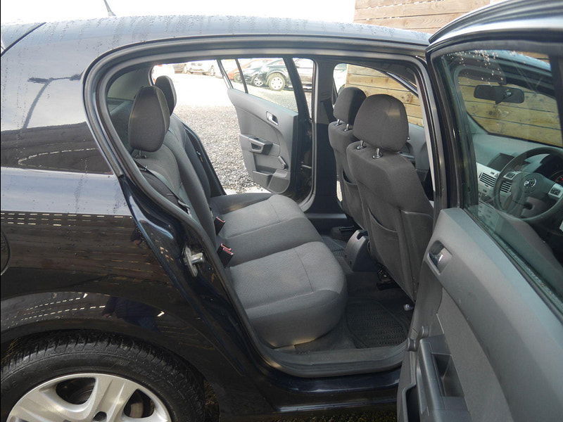 Vauxhall Astra 1.4i 16v Club Hatchback 5dr Petrol Manual (146 g/km, 89 bhp) 5dr Manual 2026