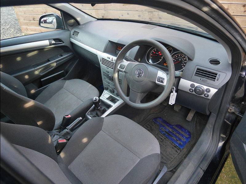 Vauxhall Astra 1.4i 16v Club Hatchback 5dr Petrol Manual (146 g/km, 89 bhp) 5dr Manual 2026