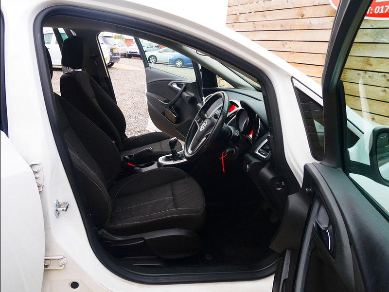 Vauxhall Astra 1.4i SRi Hatchback 5dr Petrol Manual Euro 6 (100 ps) 5dr Manual 2025