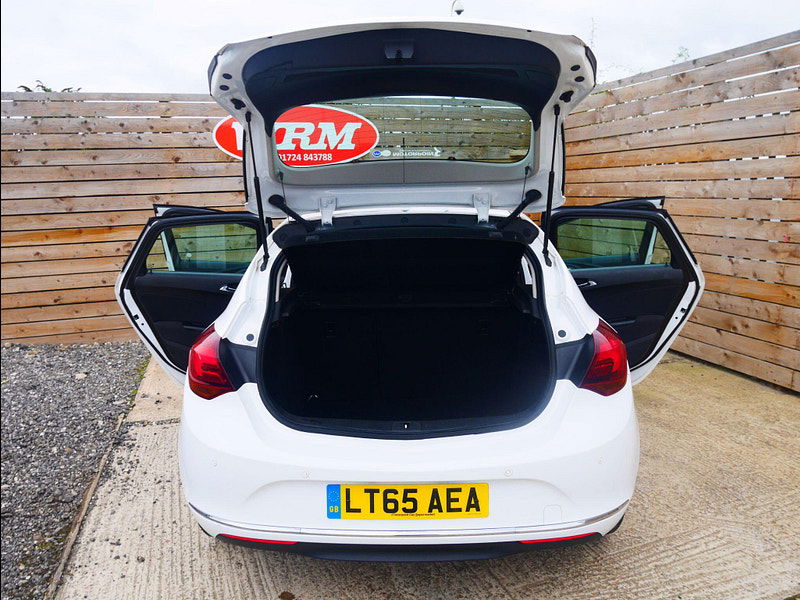 Vauxhall Astra 1.4i SRi Hatchback 5dr Petrol Manual Euro 6 (100 ps) 5dr Manual 2025