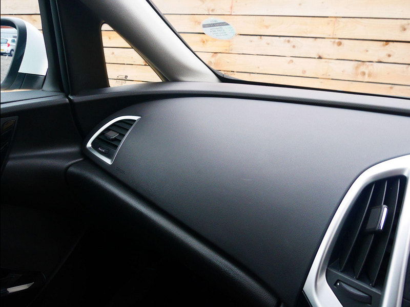 Vauxhall Astra 1.4i SRi Hatchback 5dr Petrol Manual Euro 6 (100 ps) 5dr Manual 2025