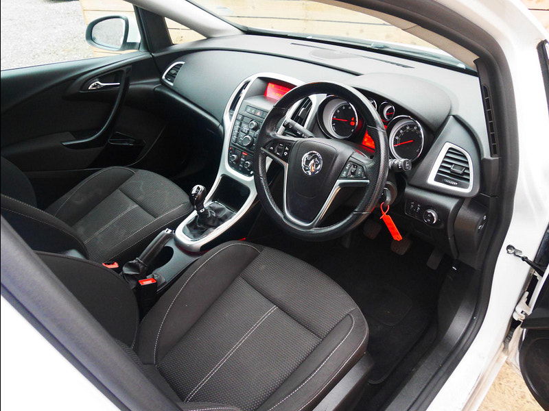 Vauxhall Astra 1.4i SRi Hatchback 5dr Petrol Manual Euro 6 (100 ps) 5dr Manual 2025