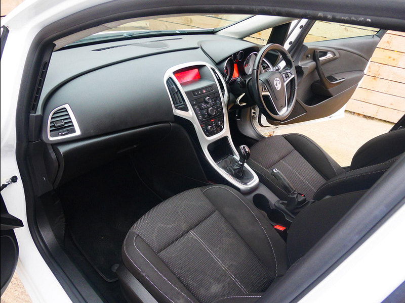 Vauxhall Astra 1.4i SRi Hatchback 5dr Petrol Manual Euro 6 (100 ps) 5dr Manual 2025
