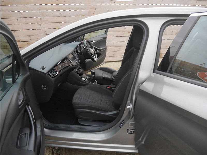 Vauxhall Astra 1.4i Turbo SRi Hatchback 5dr Petrol Manual Euro 6 (150 ps) 5dr Manual 2025