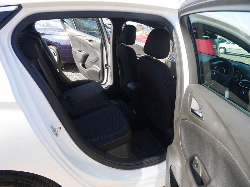 Vauxhall Astra 1.4i Turbo SRi Nav Auto Euro 6 (s/s) 5dr 5dr Automatic 2025