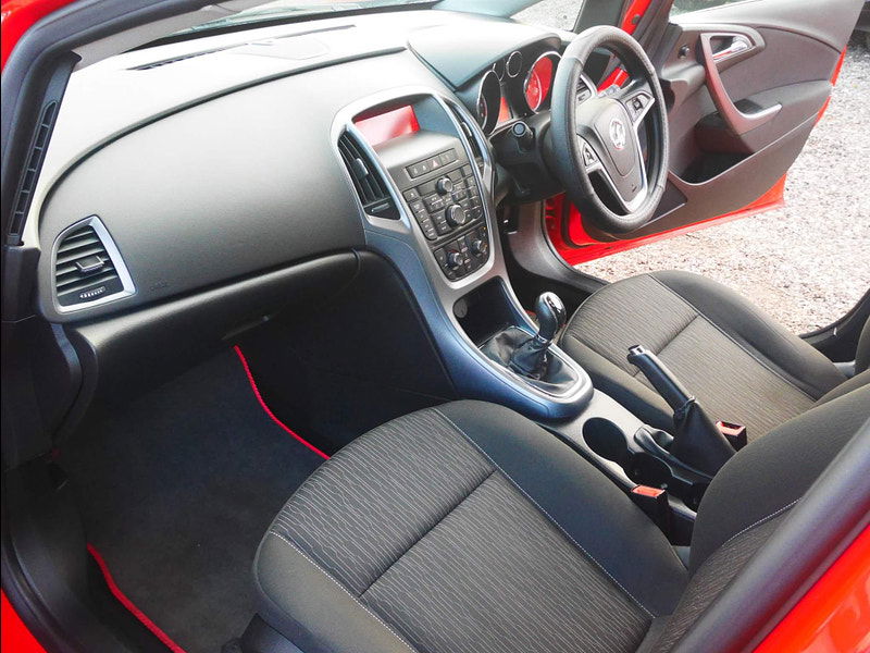 Vauxhall Astra 1.6 16V Design Sports Tourer Euro 5 5dr 5dr Manual 2024