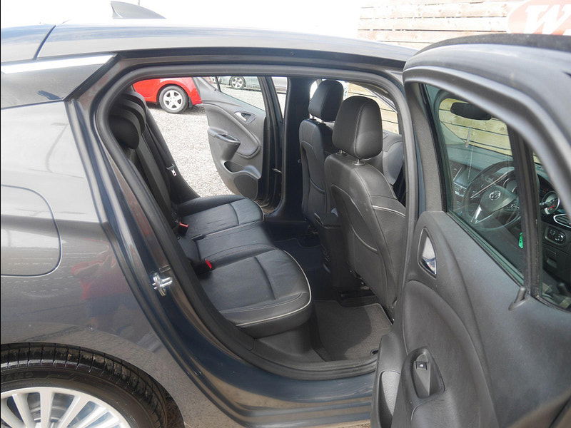 Vauxhall Astra 1.6 CDTi BlueInjection Elite Nav Euro 6 (s/s) 5dr 5dr Manual 2025