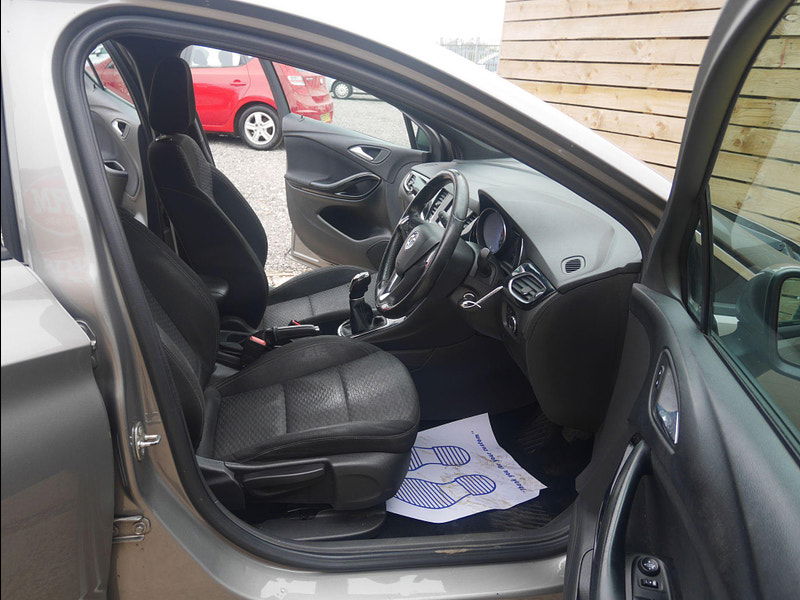 Vauxhall Astra 1.6 CDTi BlueInjection SRi Euro 6 (s/s) 5dr 5dr Manual 2025