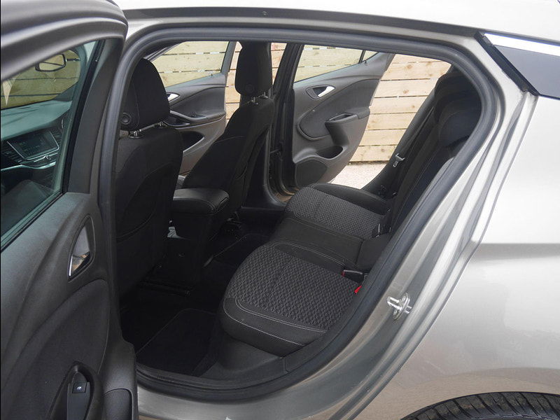 Vauxhall Astra 1.6 CDTi BlueInjection SRi Euro 6 (s/s) 5dr 5dr Manual 2025