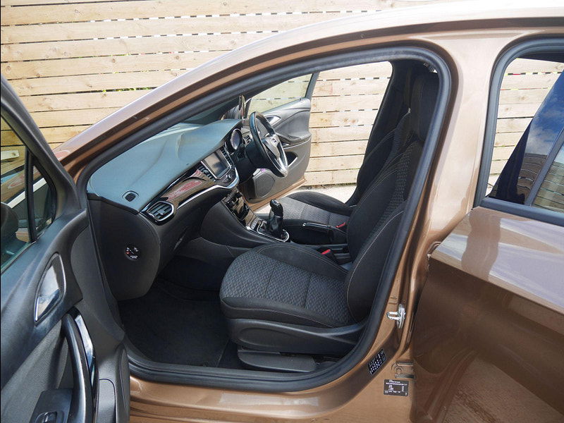 Vauxhall Astra 1.6 CDTi BlueInjection SRi Euro 6 (s/s) 5dr 5dr Manual 2025