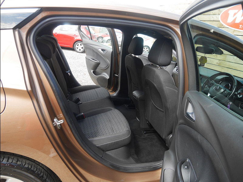 Vauxhall Astra 1.6 CDTi BlueInjection SRi Euro 6 (s/s) 5dr 5dr Manual 2025